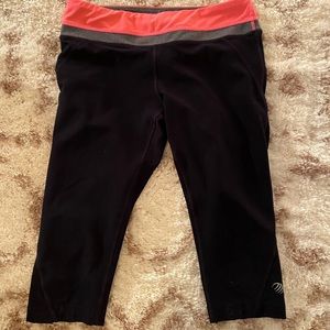 Woman's workout leggings size small